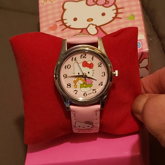 NWOT- PINK HELLO KITTY WATCH - Picture 2 of 8